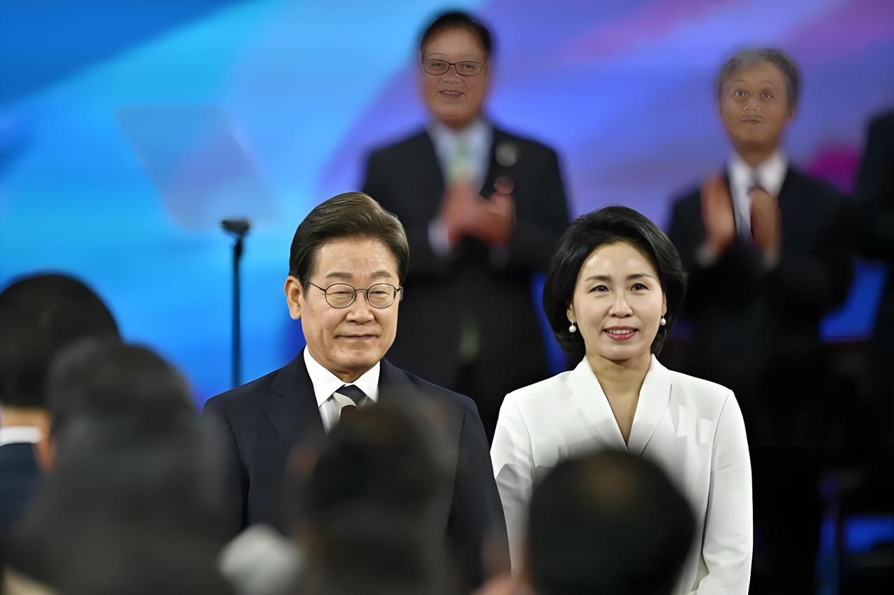 李在明的诚意打动了朝鲜。

朝鲜劳动党中央委员会部长、金正恩的妹妹金与正表示，金