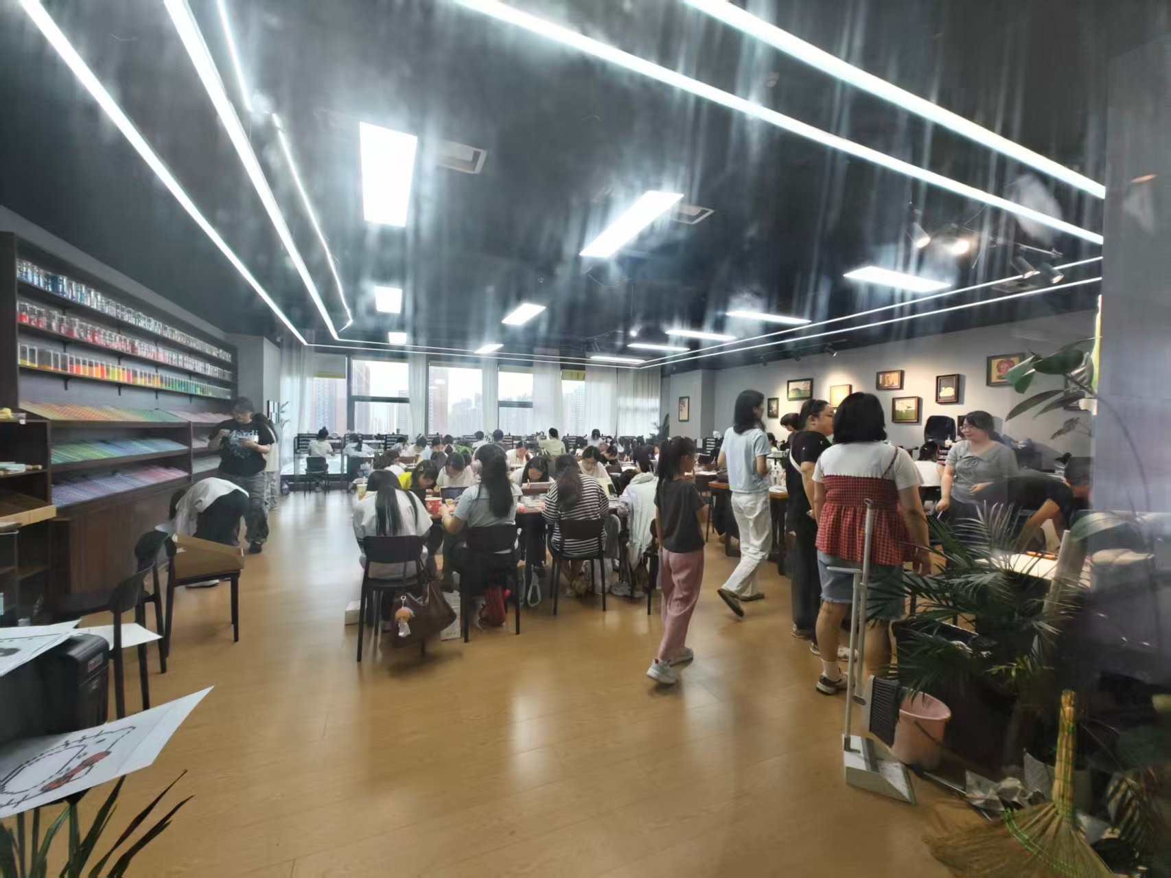 这个叫什么拼豆的现在这么火吗？路过门店发现坐满了人，关键是这家店所在的位置不是商