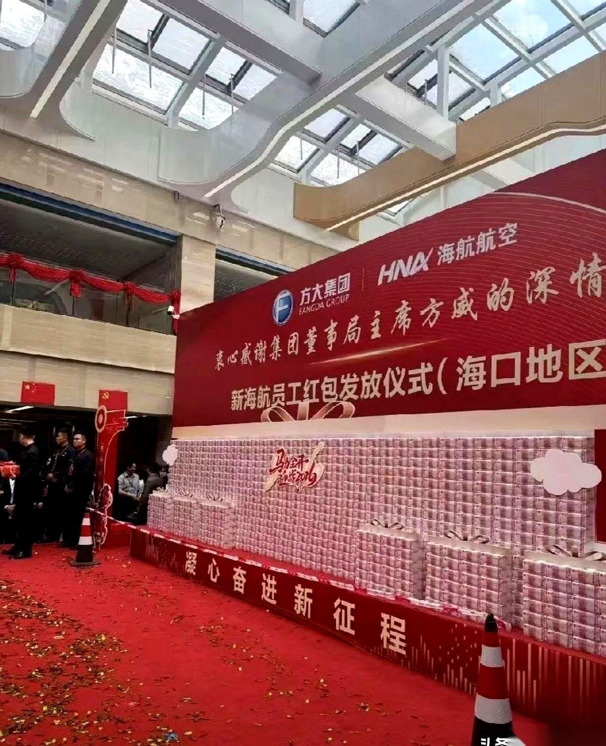 朋友圈又被海航刷屏了。
不是别的，就是那堵让人眼红的“现金墙”。
讲真，现在这年