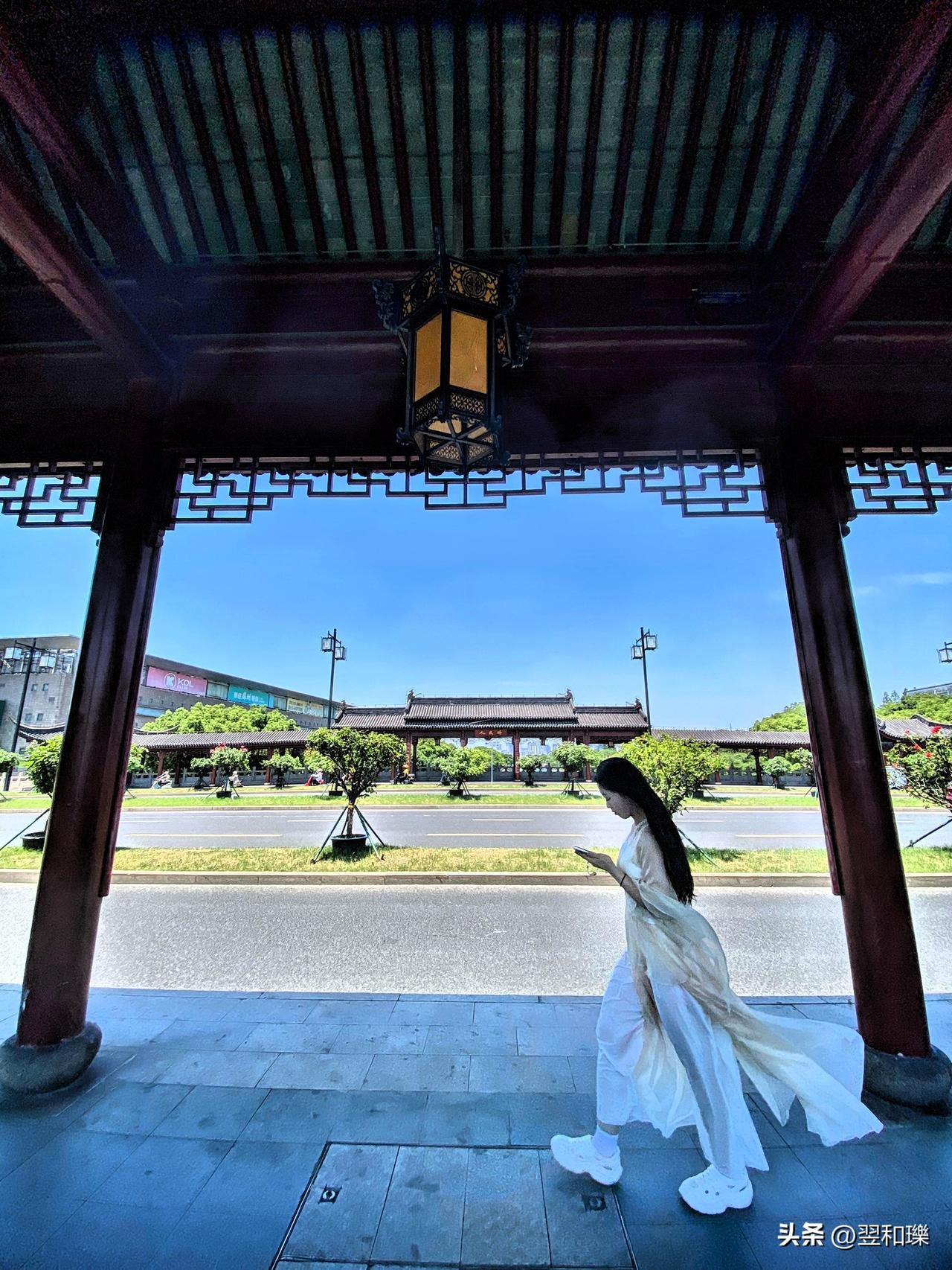 《人民桥的模样》
每座城市似乎都有一座人民桥，就像每个城市都有自己的故事。我所在