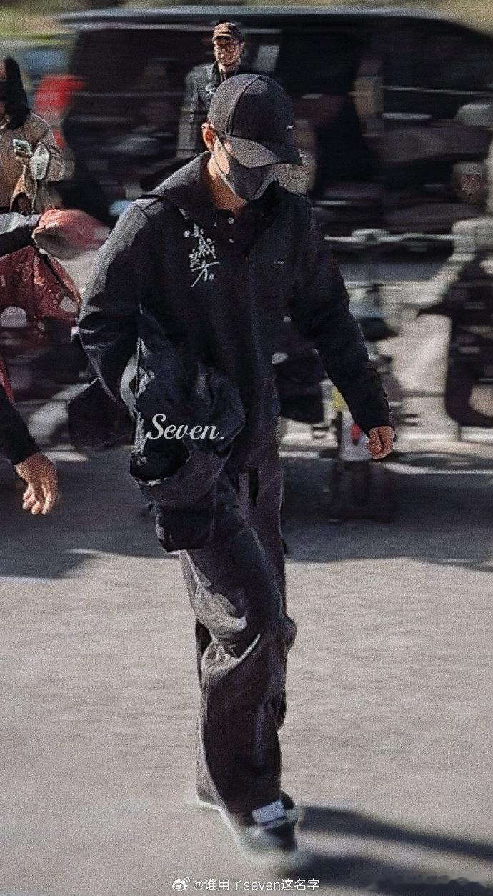 肖战allblack开机路透 肖战全黑开机照 肖战allblack开机路透，肖战