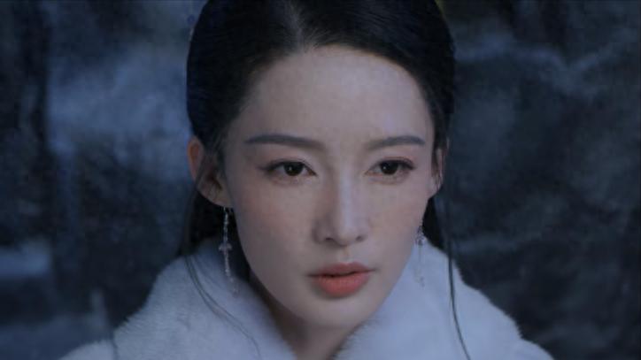 全程张不开嘴，表情僵硬，34岁李沁带来古偶女神“教科书式”演技
在当下的娱乐圈，