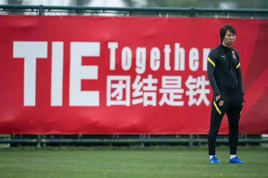 #中国足协技术部部长谭海被查#就照着前段时间足协搞个什么贵州不符合要求这说法，我