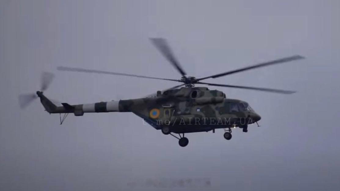 那架被叛逃俄军飞行员马克西姆劫持的米-8AMTSH直升机已经被刷上了乌军识别标志