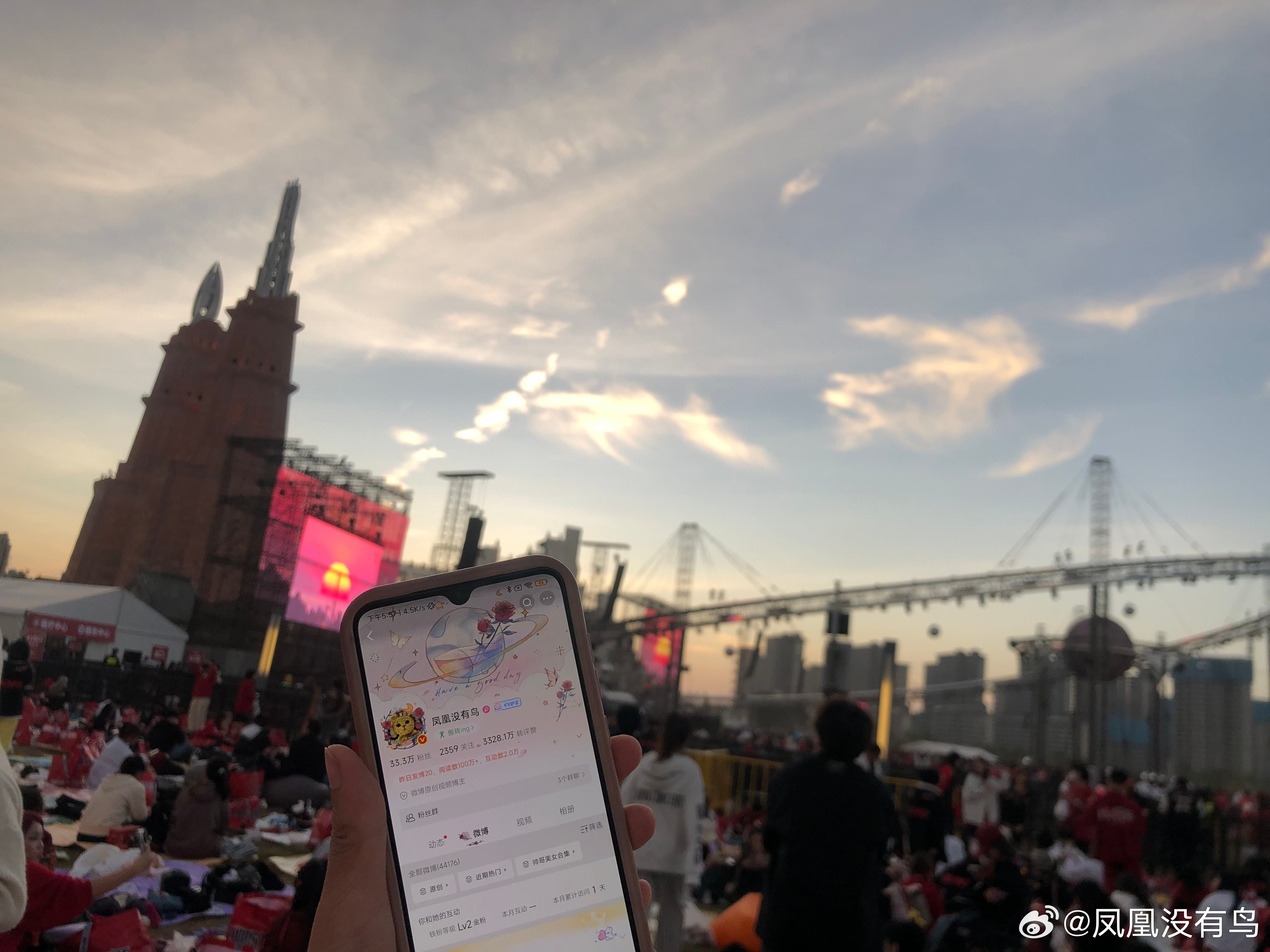 凤凰鸟与环环珍贵合影（bushi）朋友发给我的时候是下午，而我现在才看到