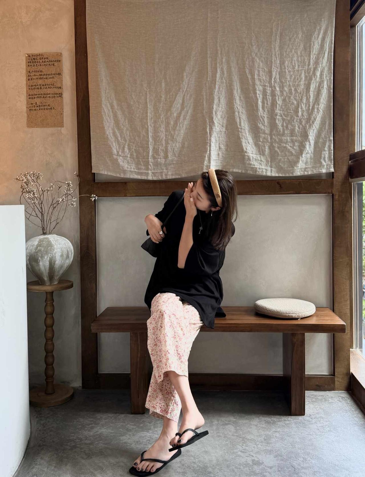 ootd｜出门走走☕️
打卡一家超有调性的咖啡店
高级感拿捏住 出门喝咖啡是正经