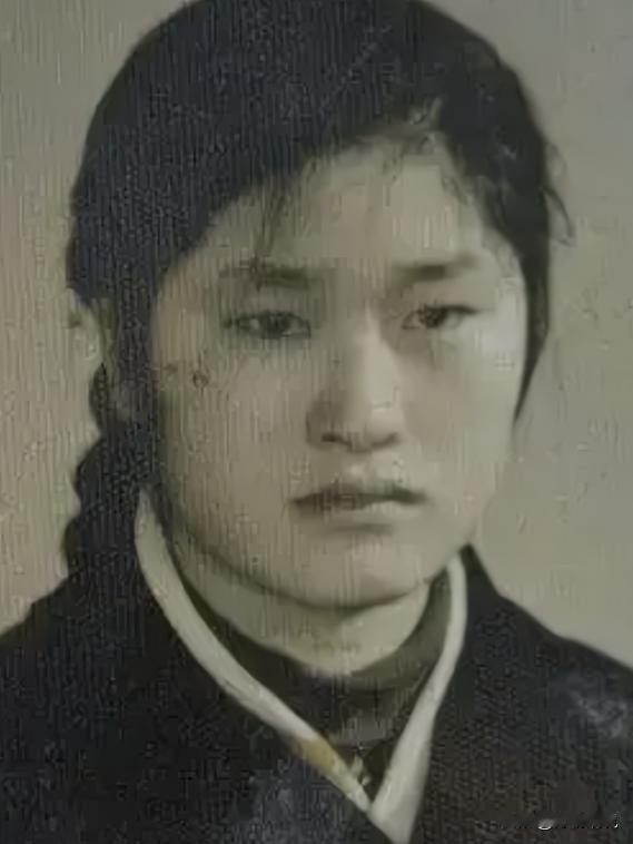 1973年，这名河南初二的女生因为英语试卷背面写了一句我是中国人，结果被老师勒令