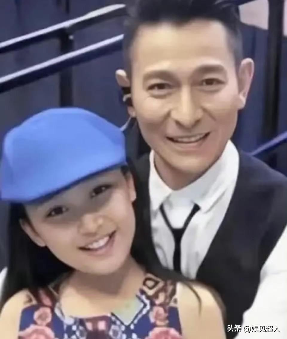 天王藏了13年的女儿，一露脸就炸了！你敢信这颜值和才华，是普通星二代能比的吗？