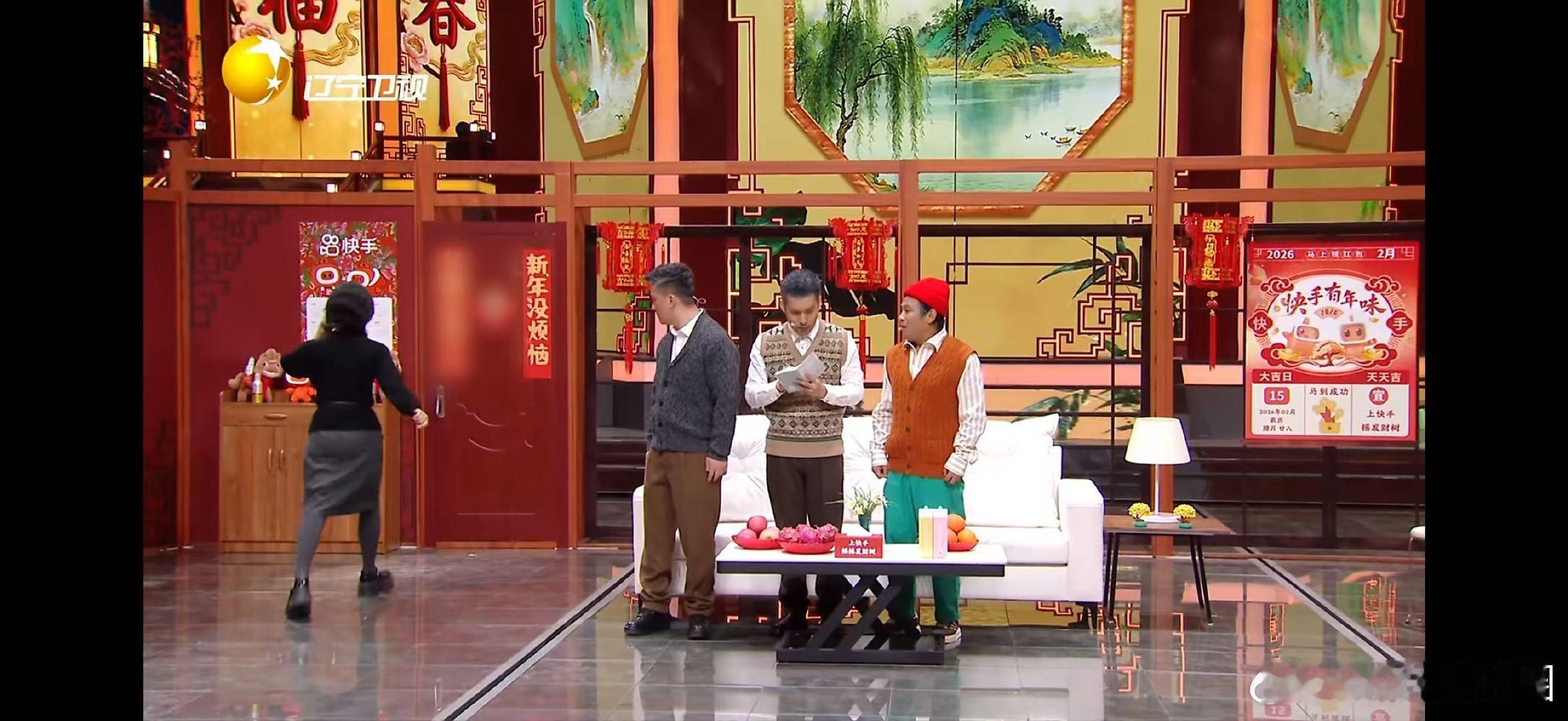 李嘉琦演老师仿佛我老师辽宁春晚看到李嘉琦拿起教案，我下意识摸了摸口袋里的检讨书 