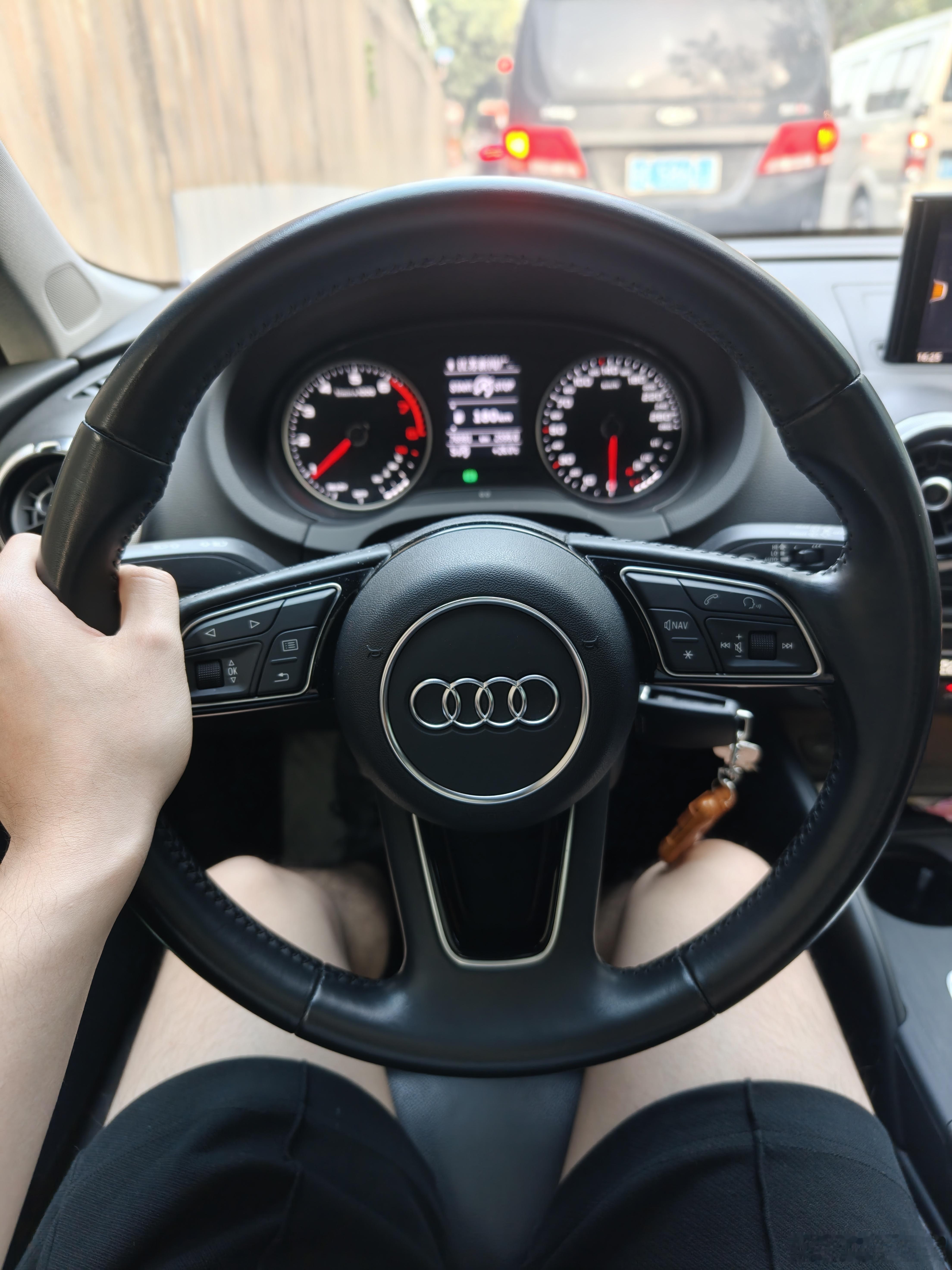 又开了下国产的2t a3，各方面明显不如刚才那个进口的，买a3还得买进口的！ 