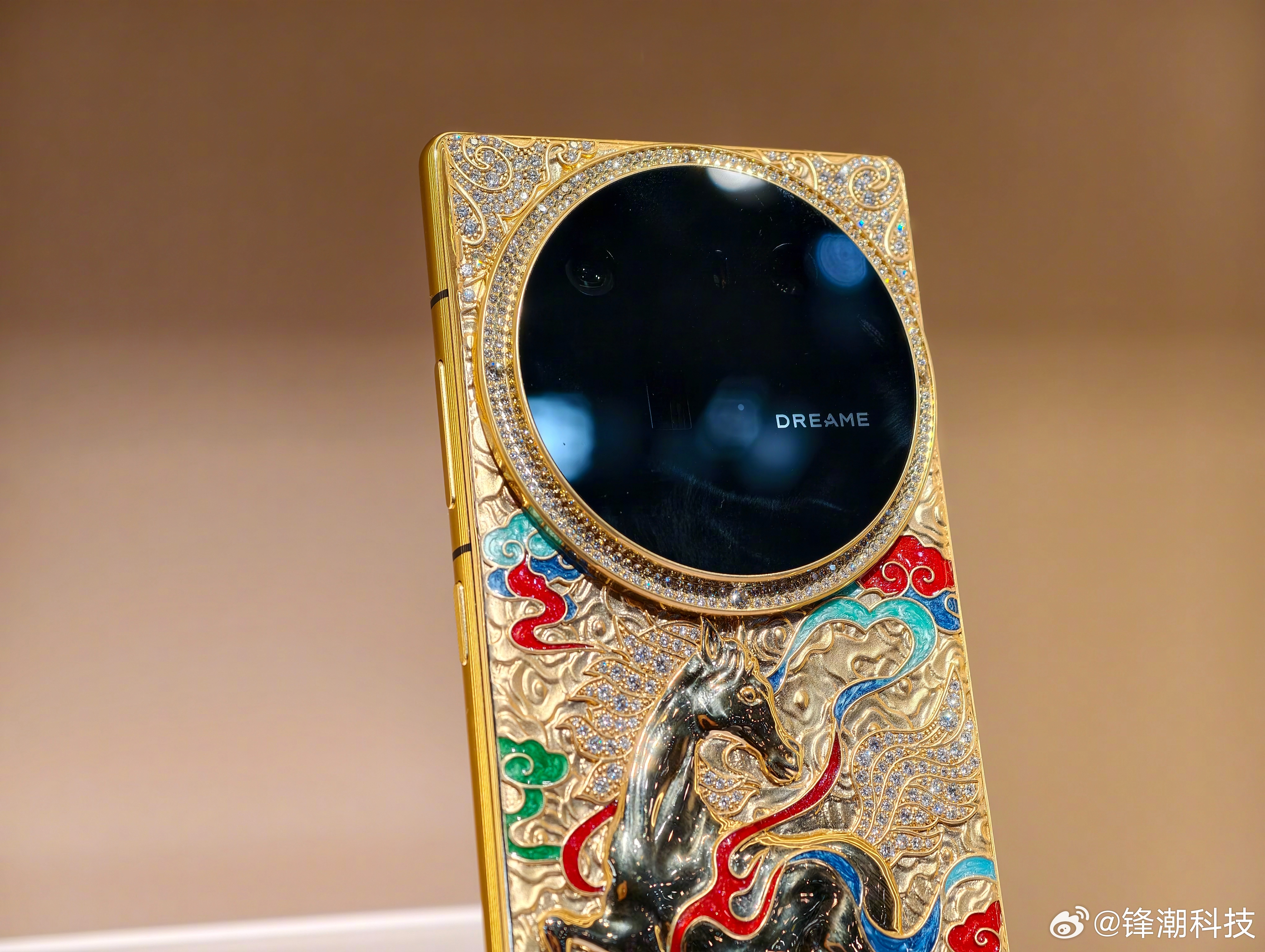 总算是拍到追觅手机的真机了，给你们也看看。 