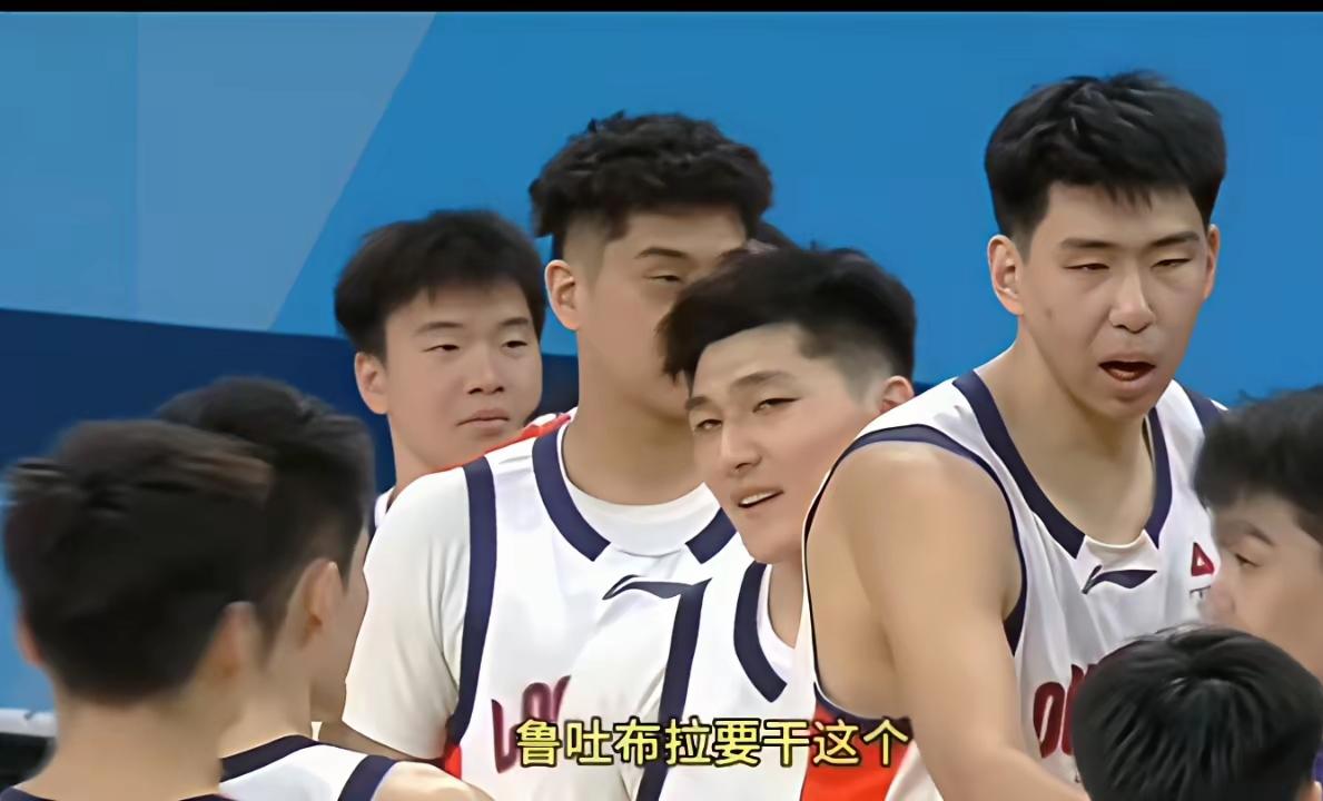 李祥波犯了众怒。
广州队本来赢了比赛，没想到结束后还会闹出这种事情来。
李祥波调