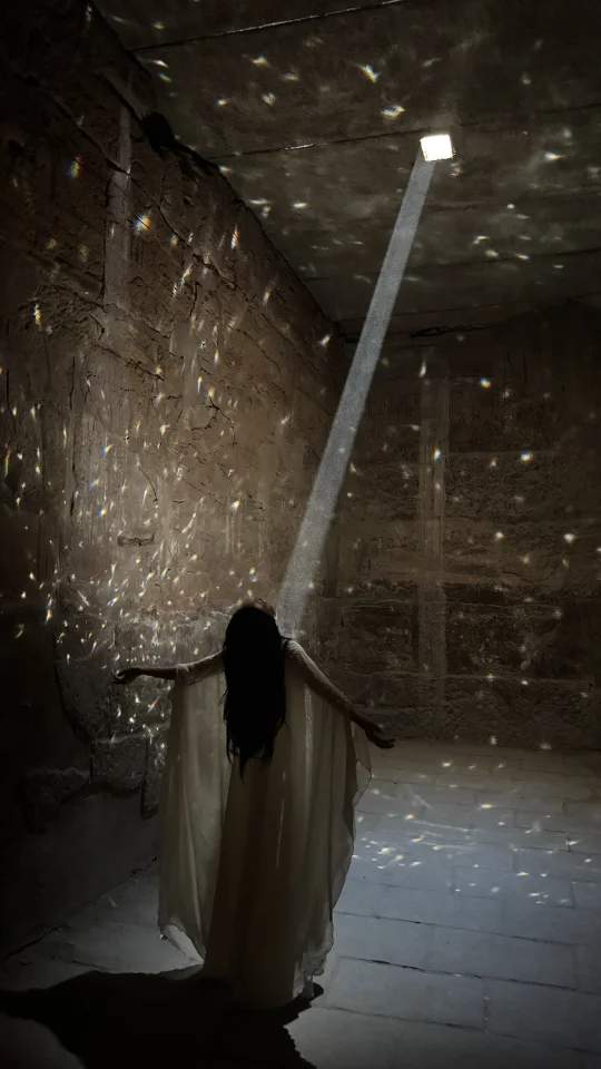 为了这束光，飞了两万公里✨