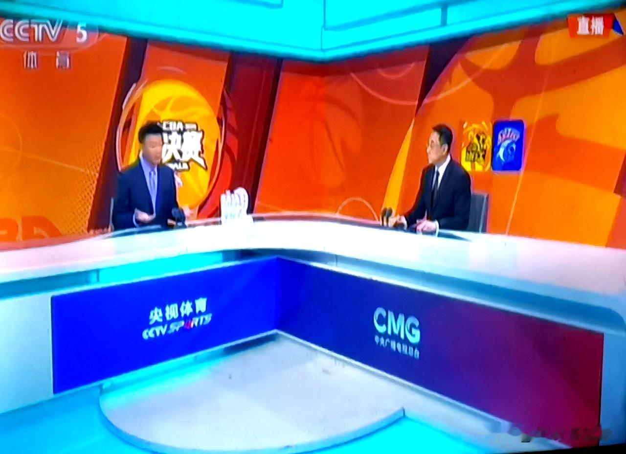 意料之外的大分差，却在情理之中。上海双手捧住了CBA总冠军奖杯，就差举过头顶
1