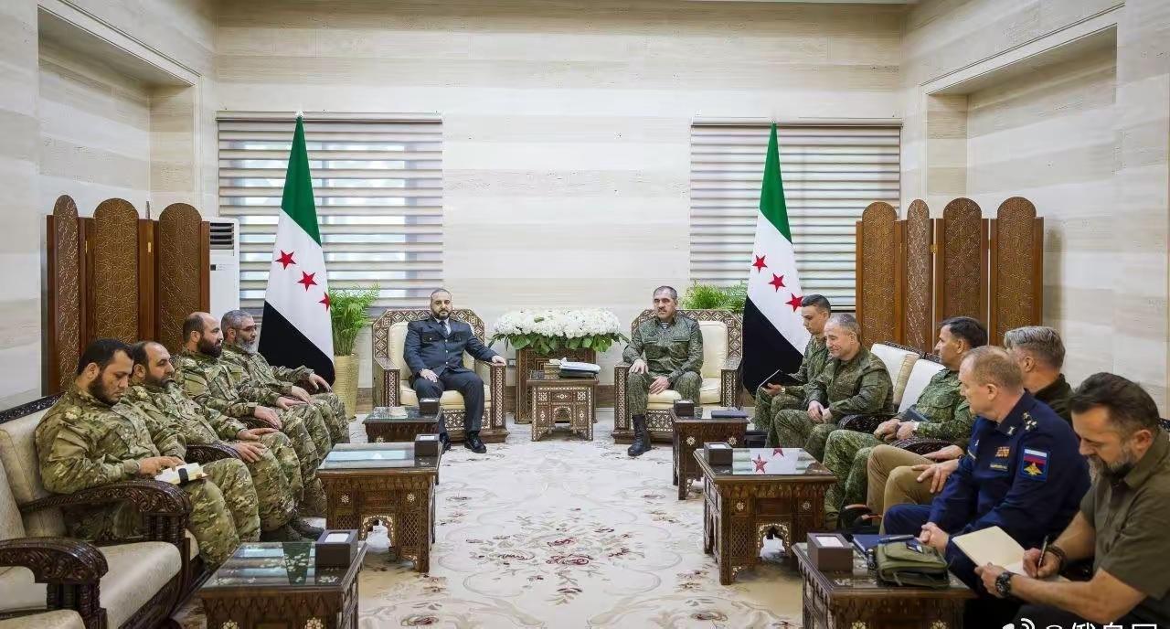 某些乌粉为了朱拉尼骂人，就是因为反对大鹅。
可是朱拉尼已经跟了大鹅成了朋友。朱拉