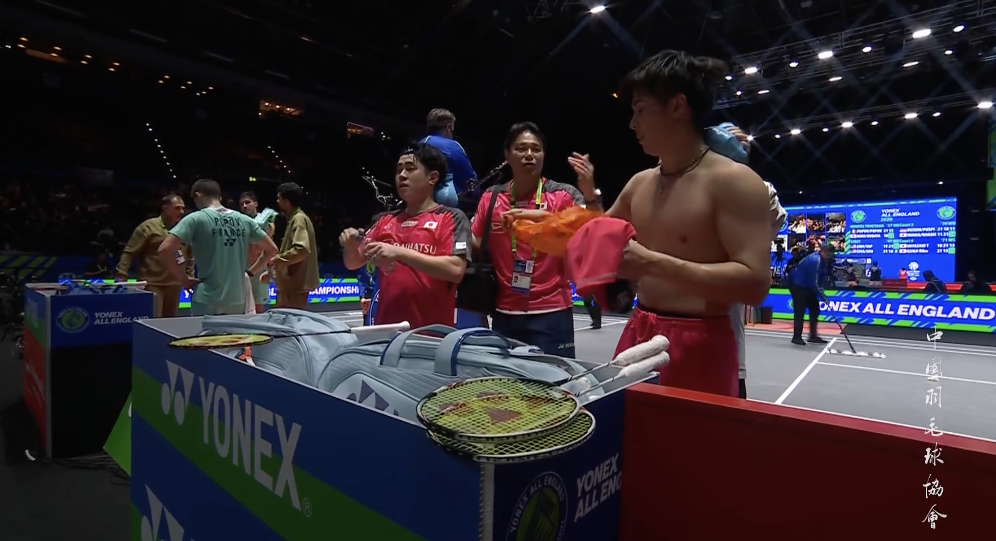 小波波夫/大波波夫🇫🇷 21-10、15-21 🇯🇵保木卓朗/小林优吾决
