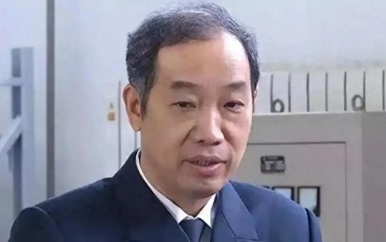 马伟明院士曾提出在青藏高原上，建一根2公里长的电磁发射轨道，经专家论证：造价太高