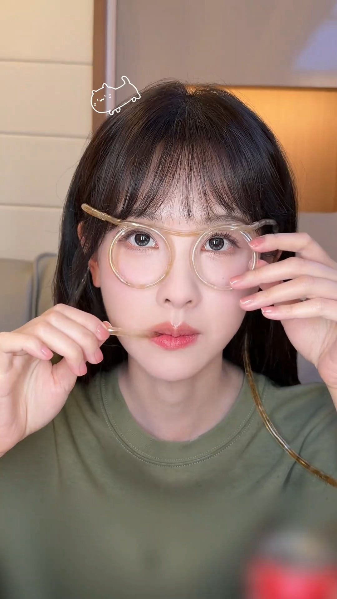 陈都灵就这样专心经营她的呆萌生活