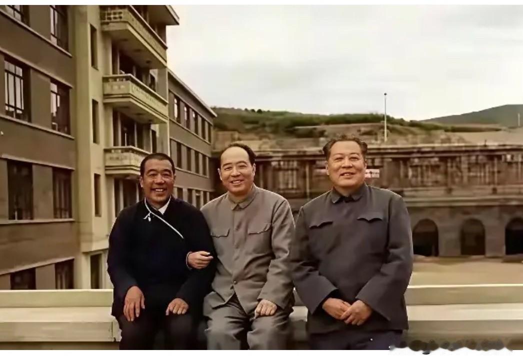 有人说，没人会知道这三个人是谁？我就不信，今日头条平台人才济济，汇聚文化领域的精