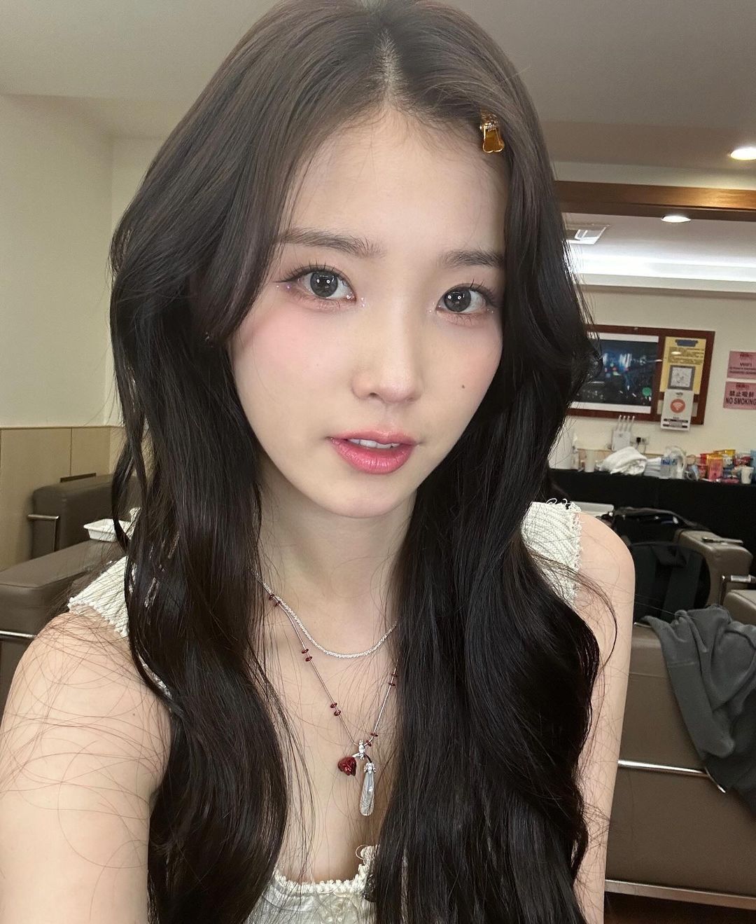 🔦🎬🎧🖤*IU李知恩 ​​​