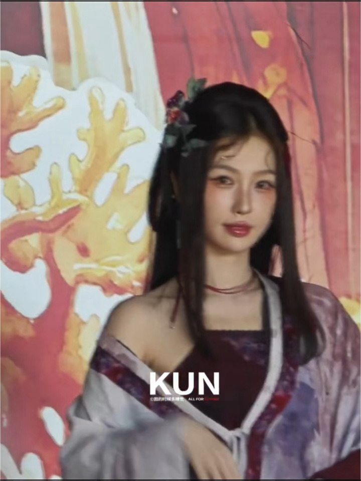 世间竟有如此出尘绝艳的女子…何盼从小说里走出来了 