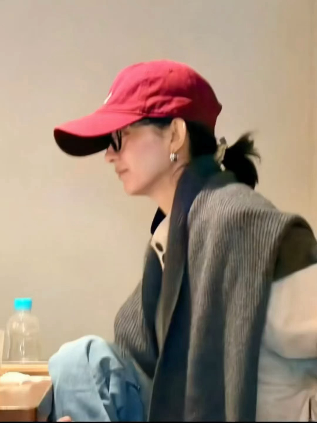 王伊瑶透露赵丽颖近况 有在好好生活就好，只是我真的好想她呀！啥时候出来给我看看就