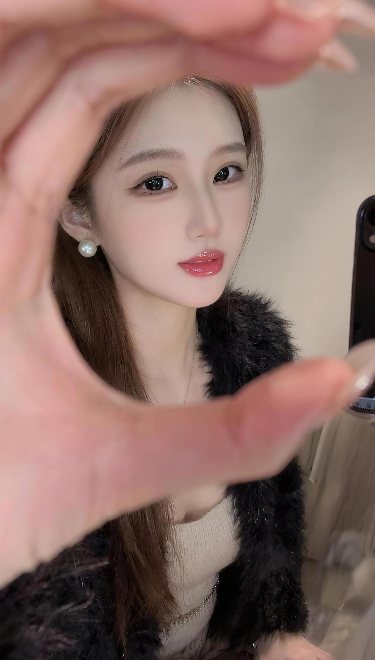 人生路上常有风雨，需要一个好的心态。再难的路，只要不放弃，一直走下去，总会走到终