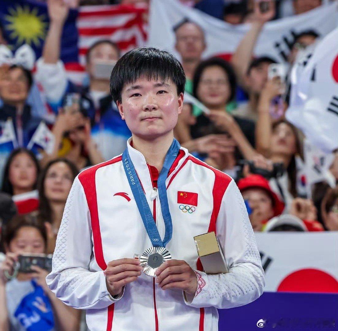 #何冰娇 退役#事了拂衣去，未来更好。 何冰娇正式向世界羽联提交退役申请，将不再