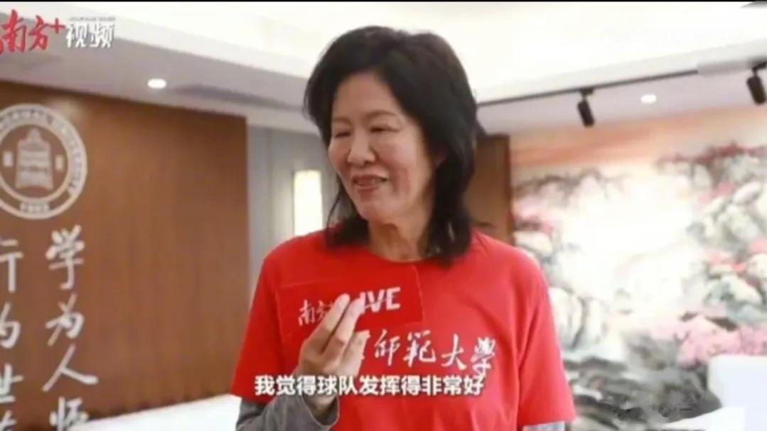 新鲜郎导点评亚运会：我觉得球队发挥得非常好！作为中国女排我们也是义不容辞的要获得