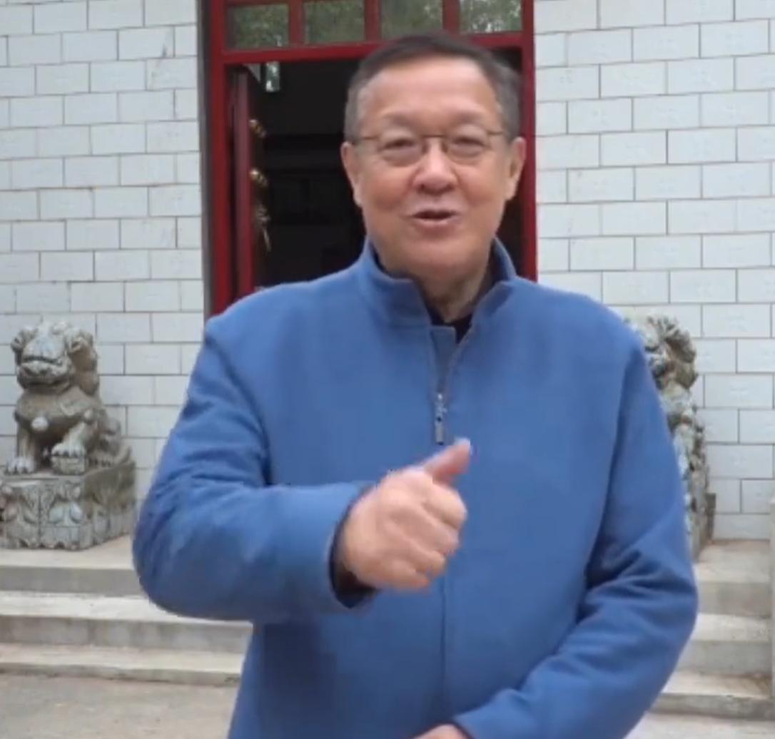 就说最近不见介文汲上节目，原来是回河南老家探亲祭祖去了。

介文汲祖籍是河南汲县