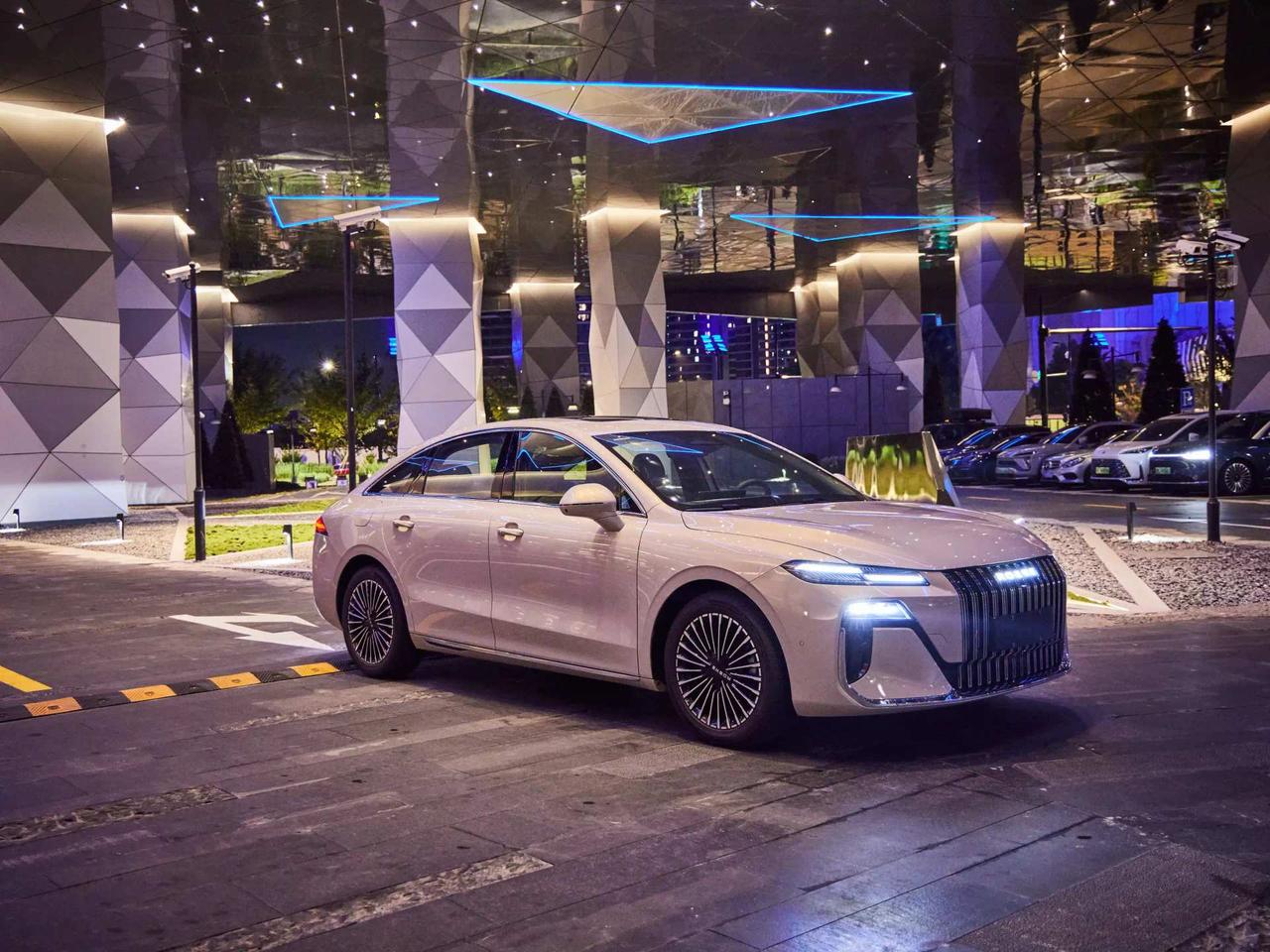 早上刷新闻看到薛飞加盟德甲俱乐部，我还以为是足球转会呢，结果一看是乒乓球！这种跨