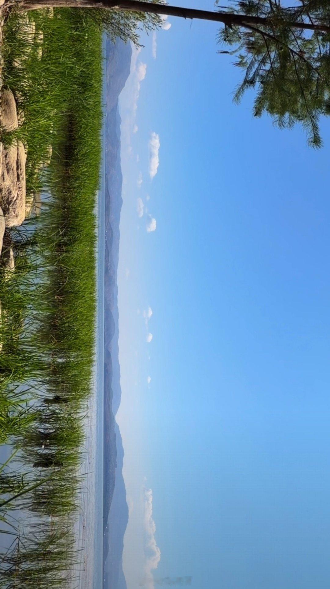 “海与天，风与闲”。 