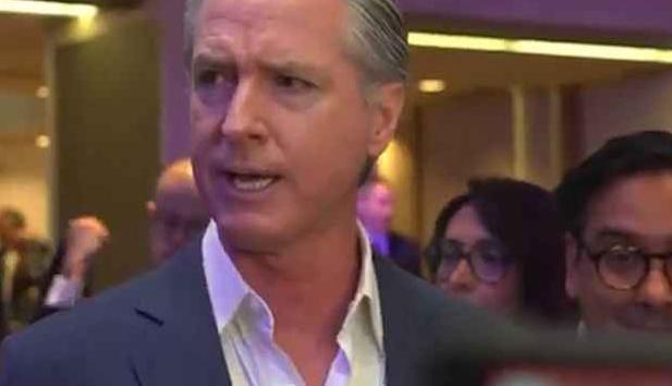 加州州长纽森和特朗普再次杠上了，昨天瑞士达沃斯的世界经济论坛上他直接开怼，一句话