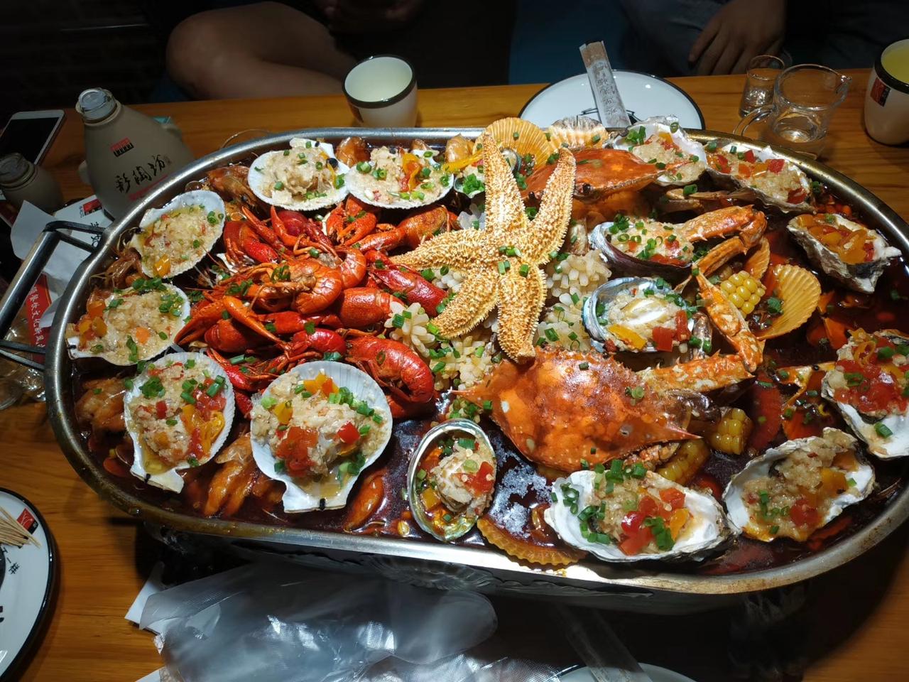 外卖骑手配送超时，你会给他差评吗一般不会轻易给差评。路上堵车、订单扎堆都是常事，