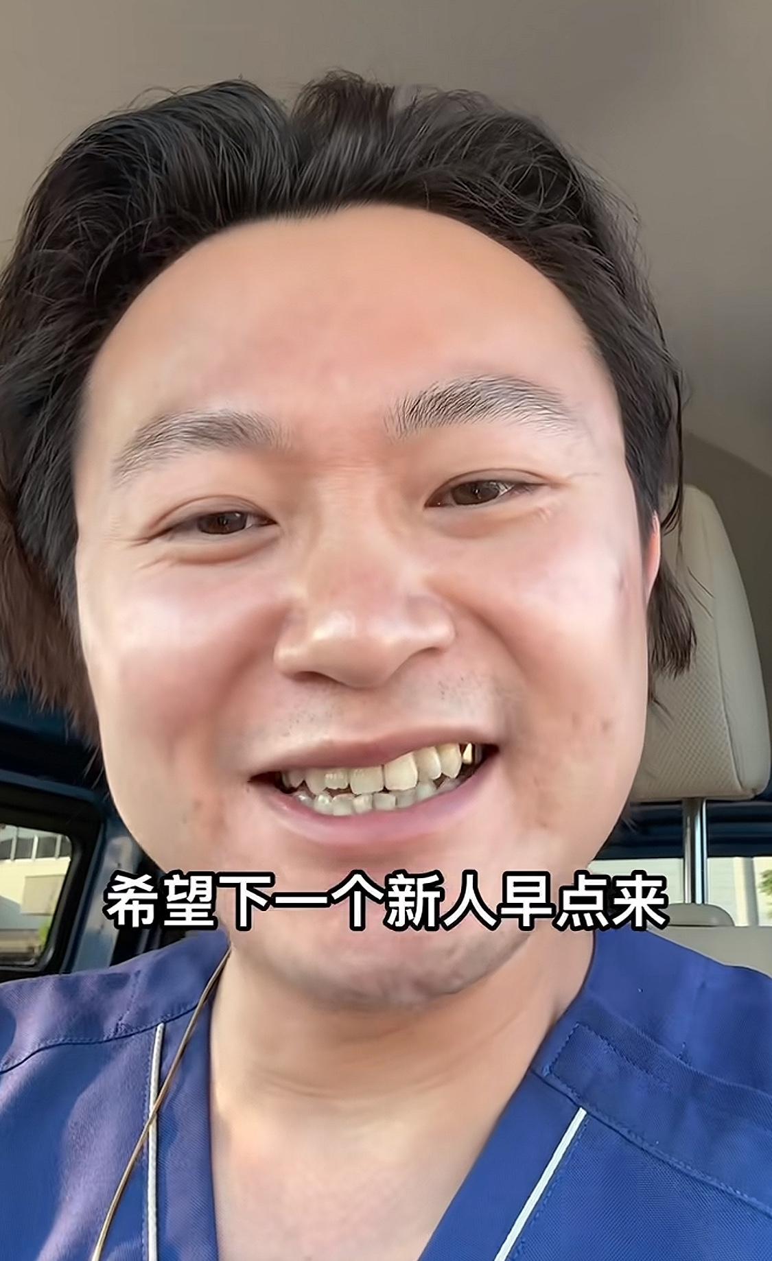 一位在日本工作的中国年轻人，起初以为自己在单位受到排挤是源于自己是中国人的身份。