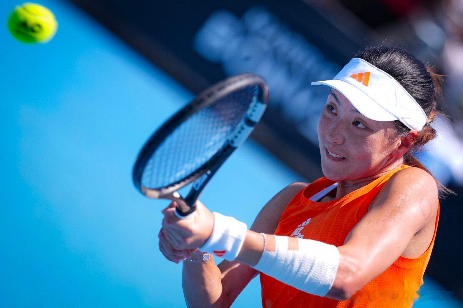 【王欣瑜回应比赛时缠绷带，王欣瑜本届澳网已轰出21记ACE】1月24日讯 澳网女