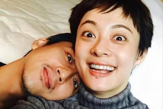 1月2日，孙俪通过视频回应邓超跨年表演“没发挥好”的自责，否认其是“凡尔赛”。她