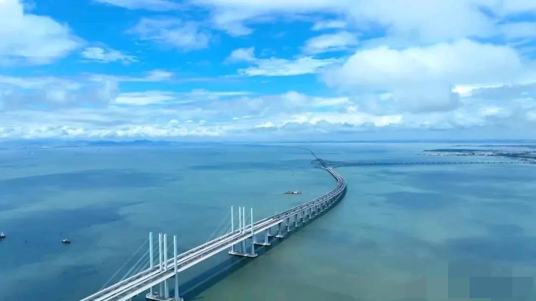 有青岛市民建议开通胶州上合示范区经跨海大桥到青岛主城区的公交车。对此，公交公司答