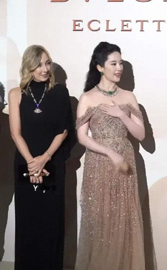 刘亦菲痛失口碑！发照片将女明星P掉，心机太深毫不尊重人