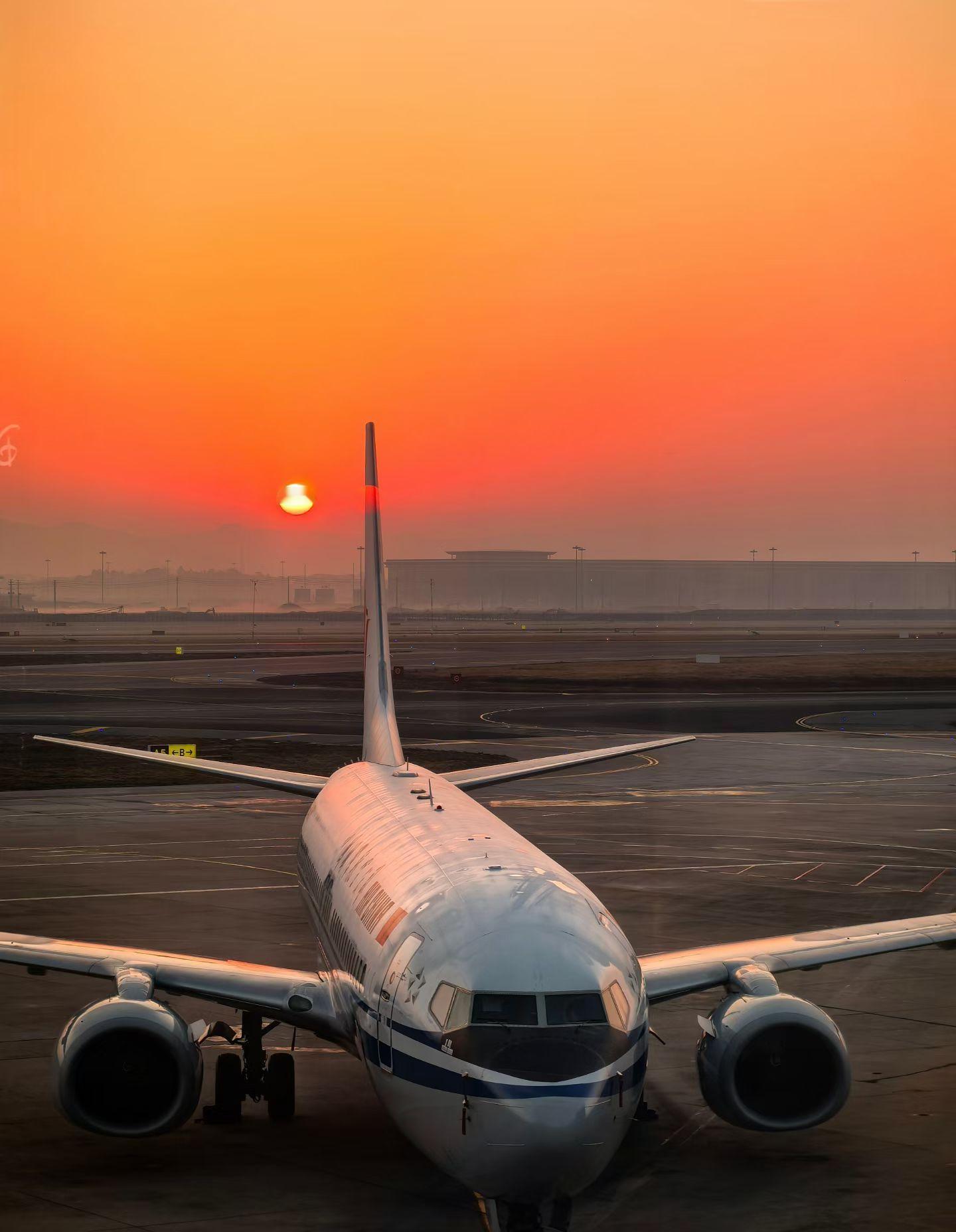 朋友拍的美图，迎着朝阳继续出发，第一站深圳 