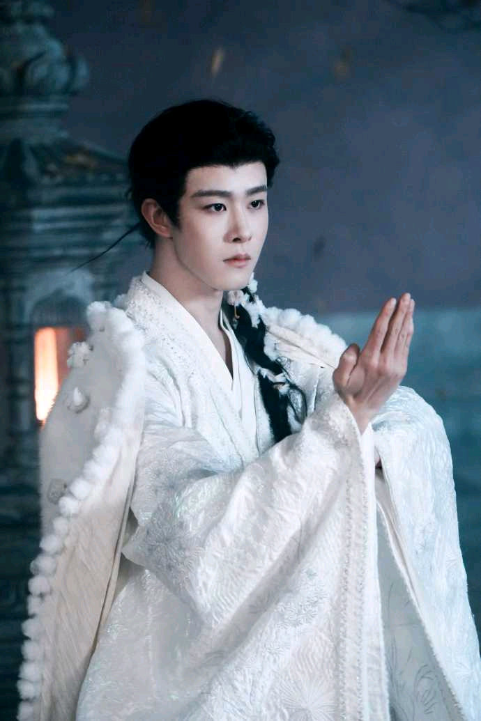 田嘉瑞一个镜头一句台词一滴泪田嘉瑞等了19集才上大号盼了19集寄灵终于卸下龙神身