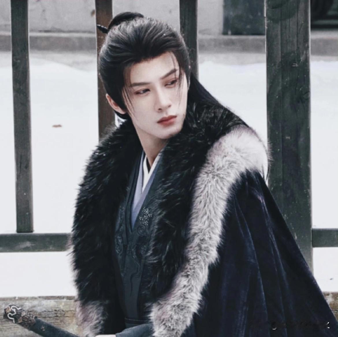 这个《何不同舟渡》我可是太期待了，因为感觉很久没有看见过檀健次的古装造型了，自从