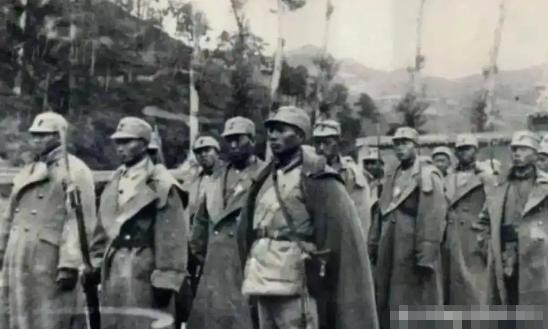 1938年，500名日军屠杀村庄后沿山沟撤离，25岁团长率部飞奔25公里设下埋伏