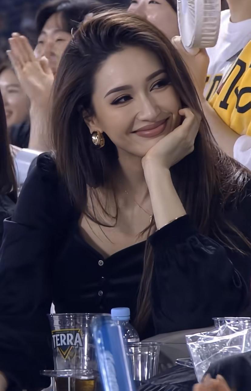 你见过最有气质的女人是谁这气质[赞][赞][赞]
