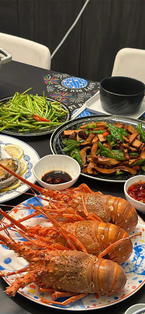 2月2日，媒体报道，继腾讯推出10亿元红包为“元宝”推流后，阿里巴巴的“千问”又