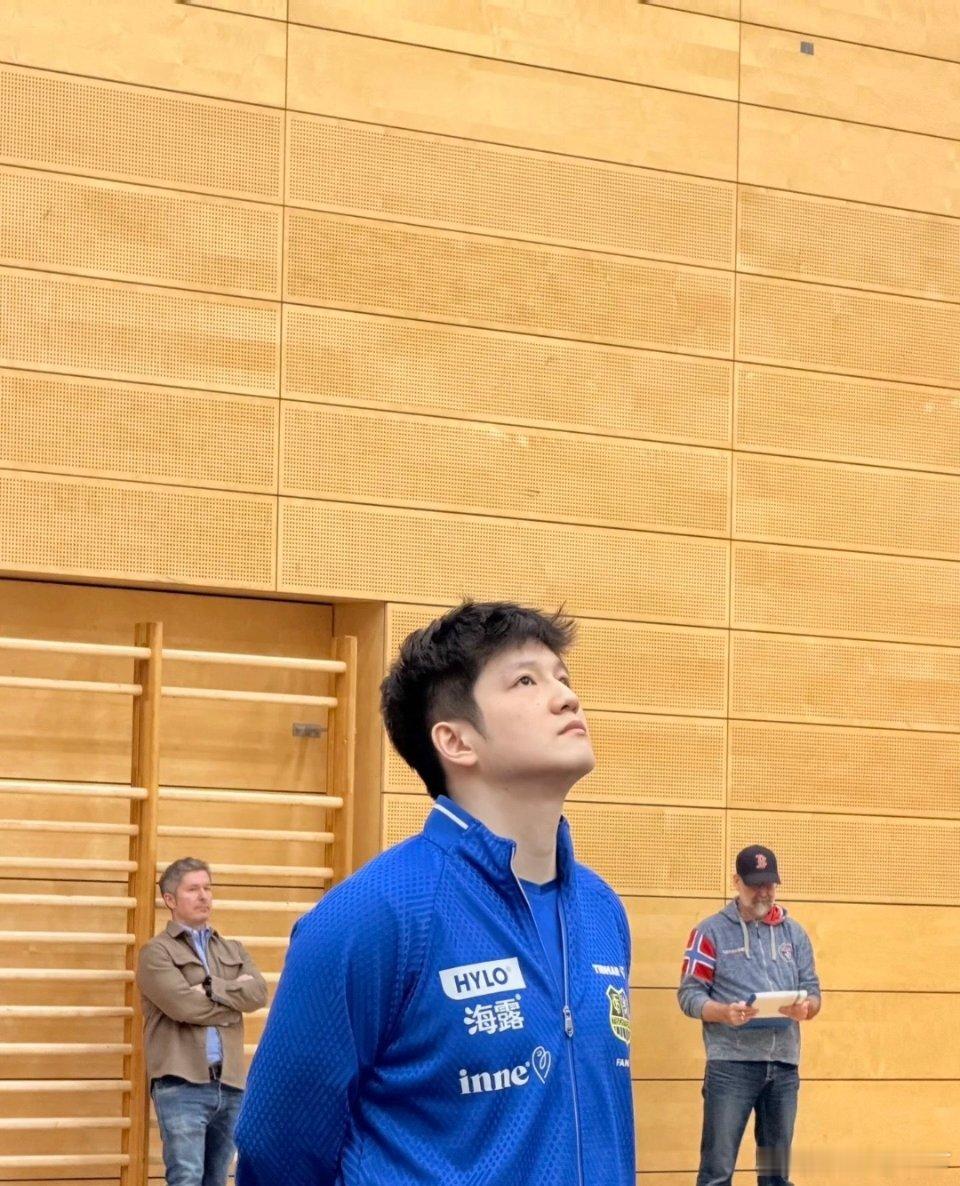 纵使前路荆棘密布，我自昂首向前。 