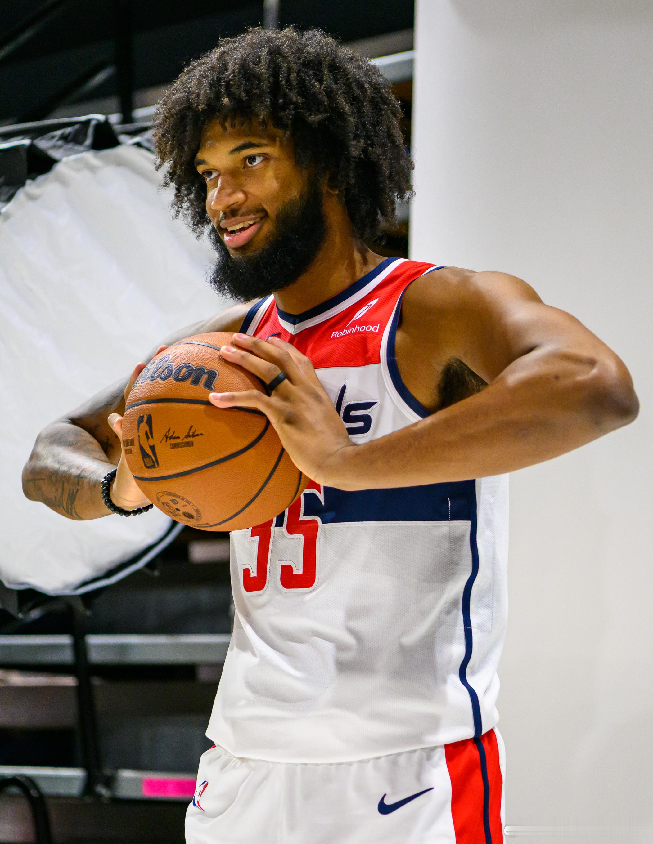 开拓者vs奇才 奇才和拉比西埃签下10天合同，后者今天对开拓者登场。奇才的内线现