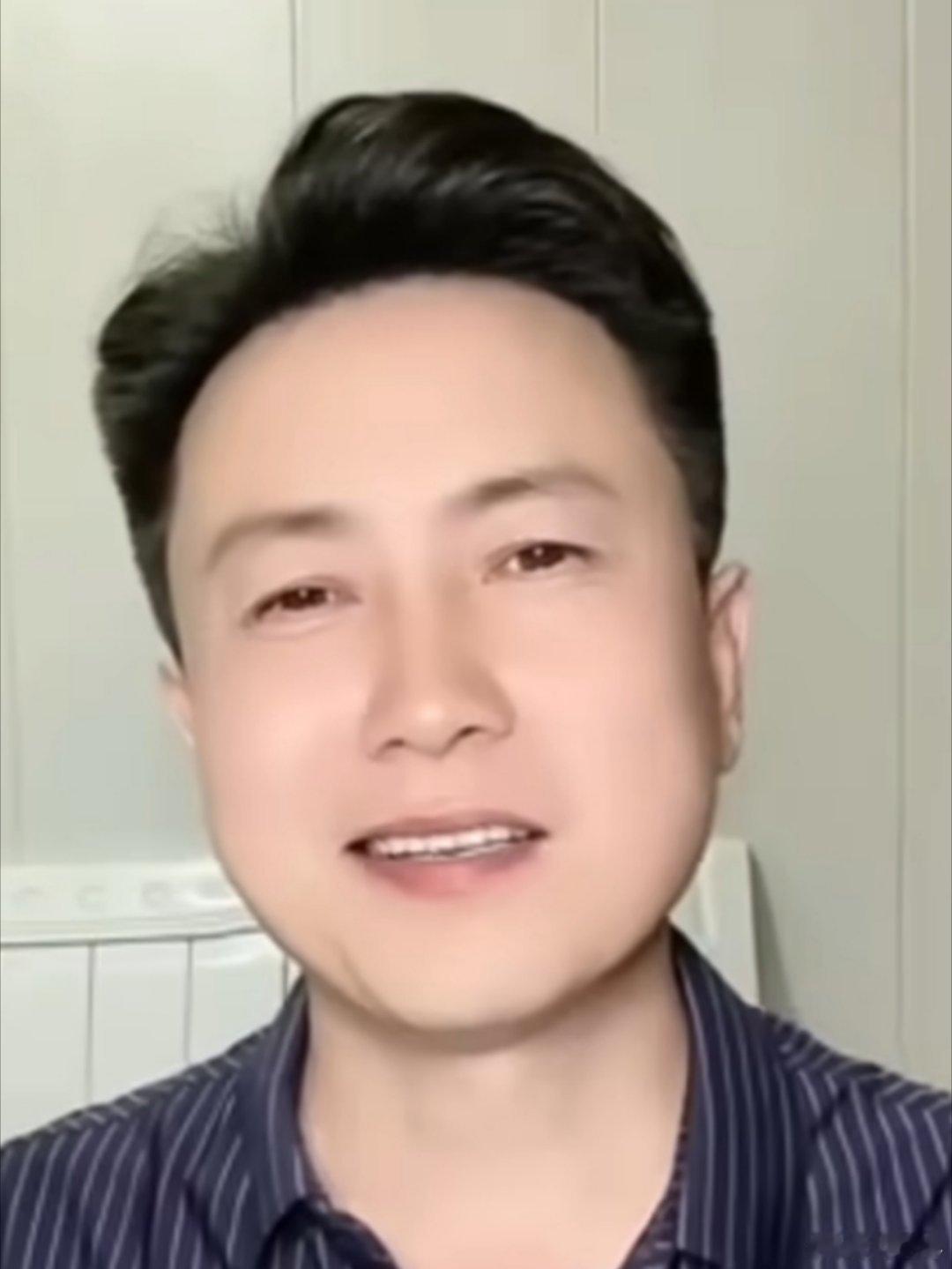 秀才直播催中老年粉丝刷礼物 这个人不是被封了吗？怎么还出来？我是说这种和老流氓有