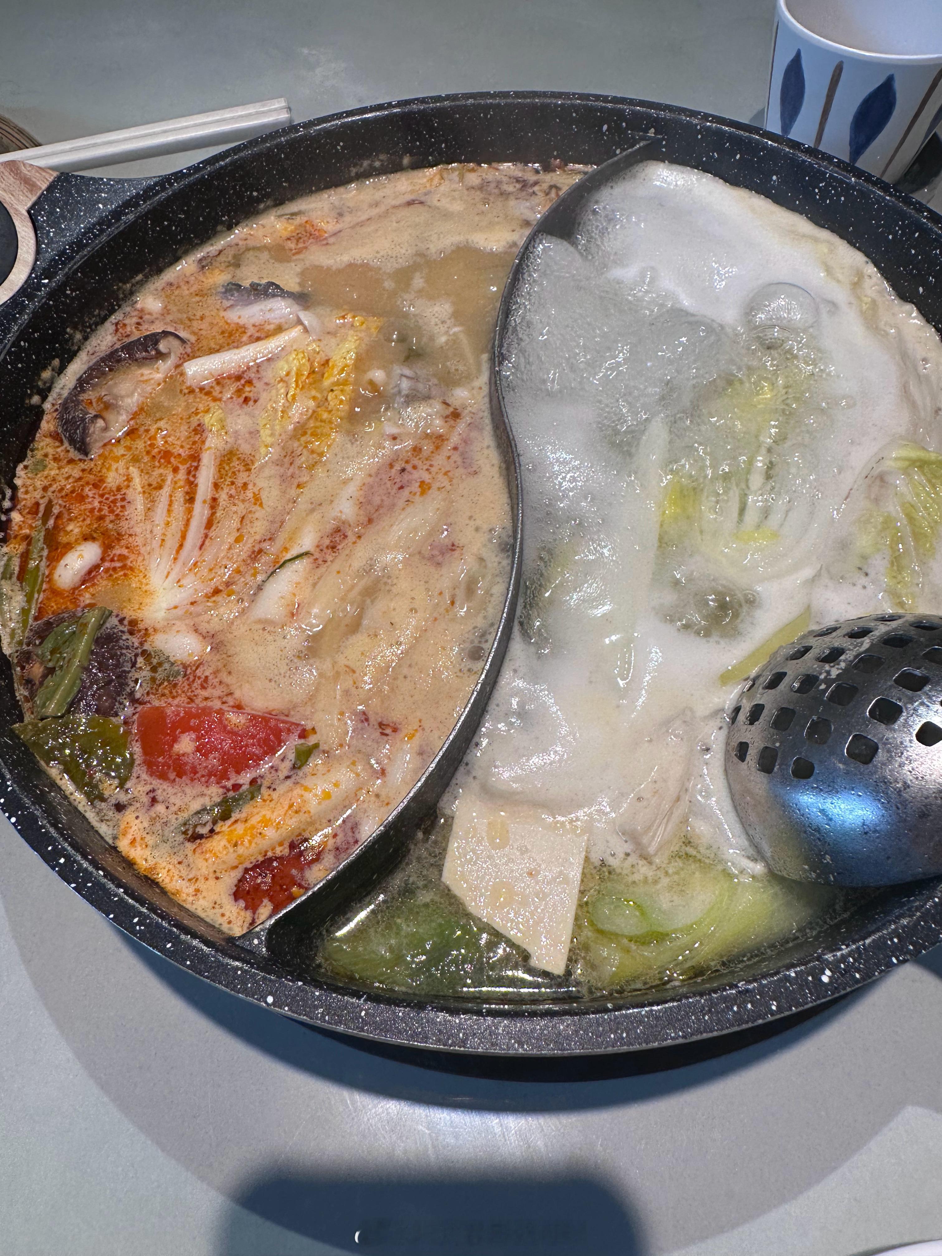 中午吃个泰山火锅暖暖身子，香茅的味道真香啊！好好吃饭