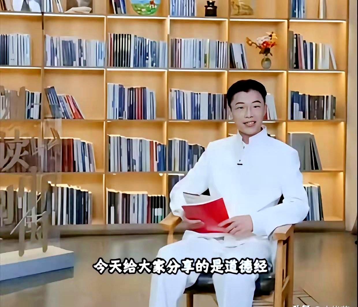 郭有才火了一年多，靠真学跳舞、玩乐器、带团队，在线还有十几万。
 

拉面哥27